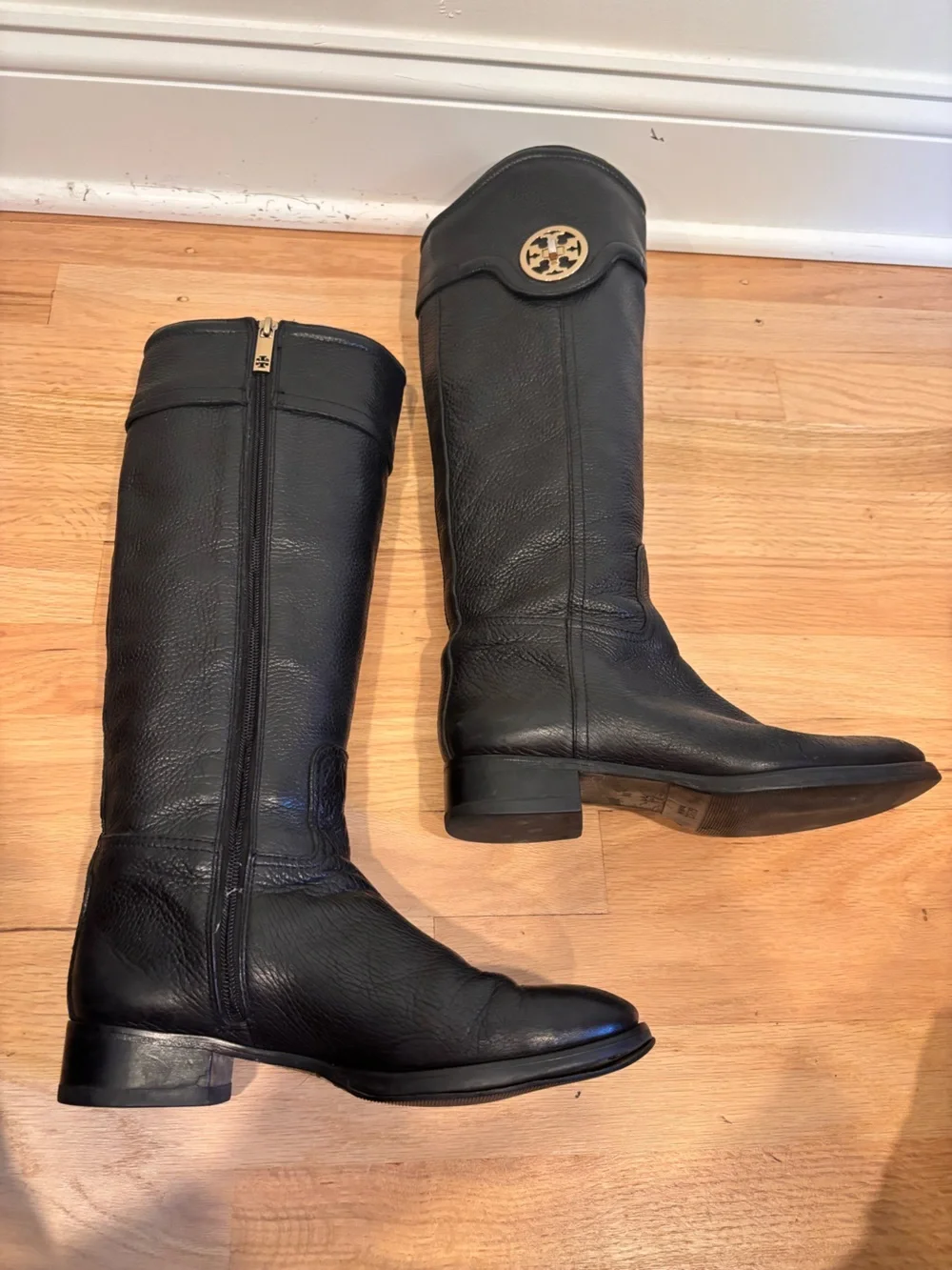 Tory Burch Selma riding boots in black pebbled leather size 8
